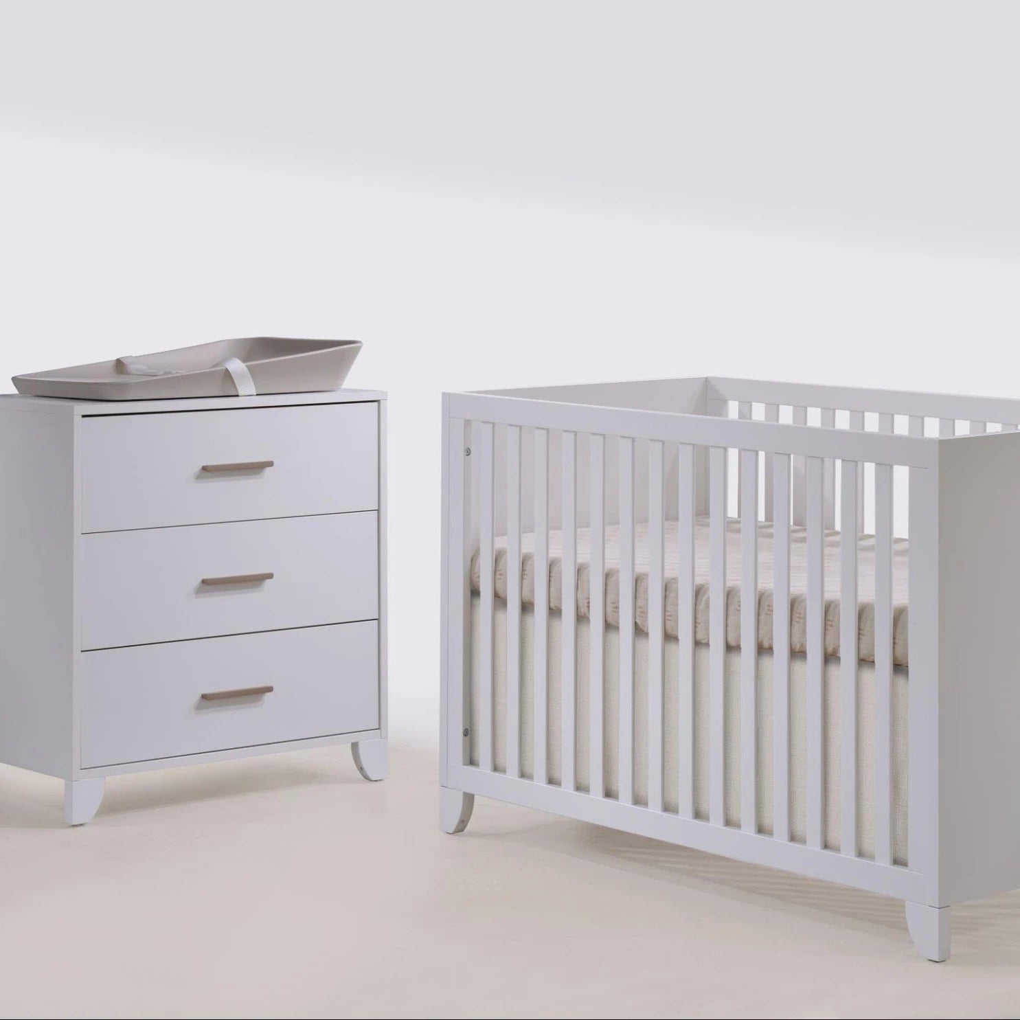 Tulip Aiko Island Crib with 3-Drawer Dresser Set