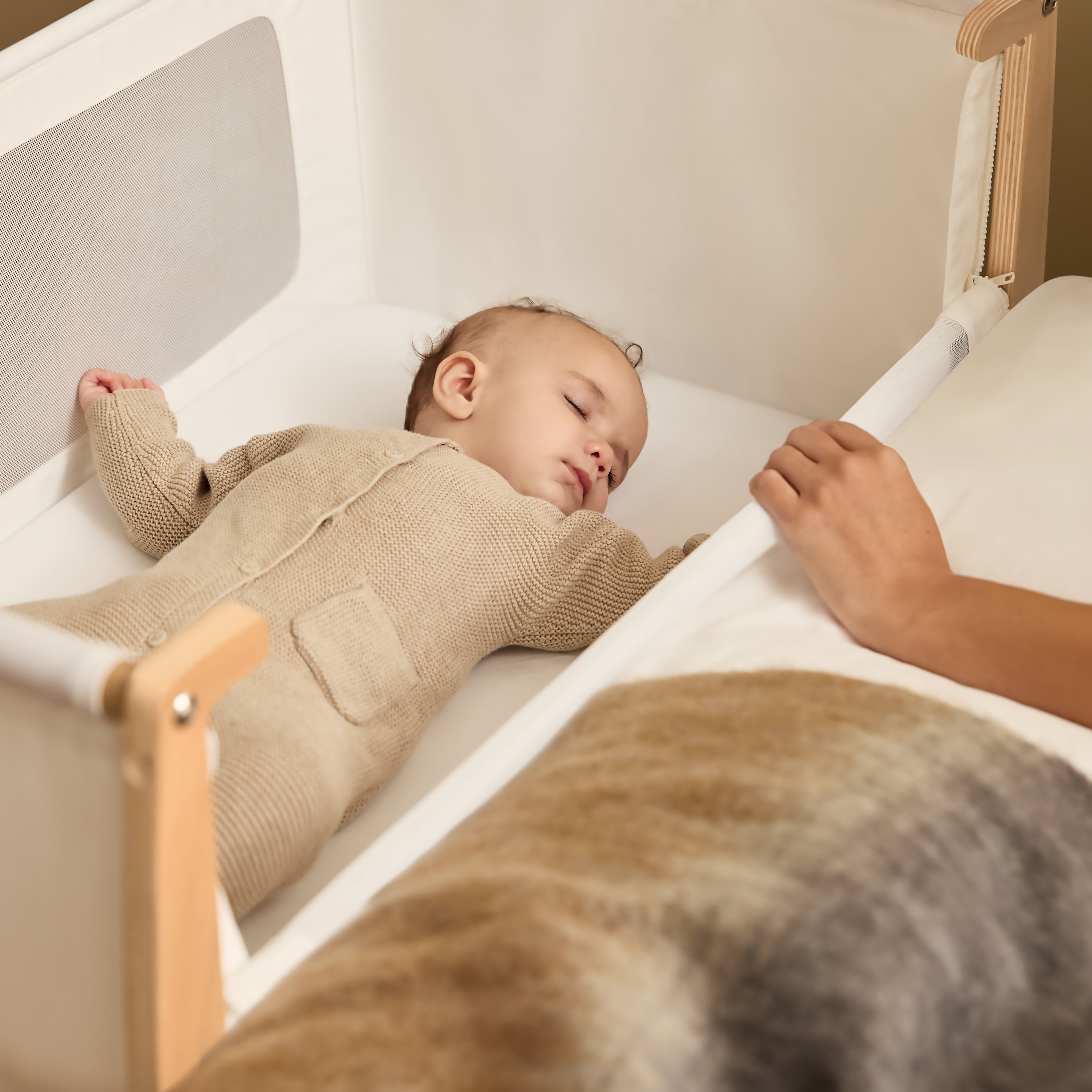 SnuzPod5 Bedside Bassinet