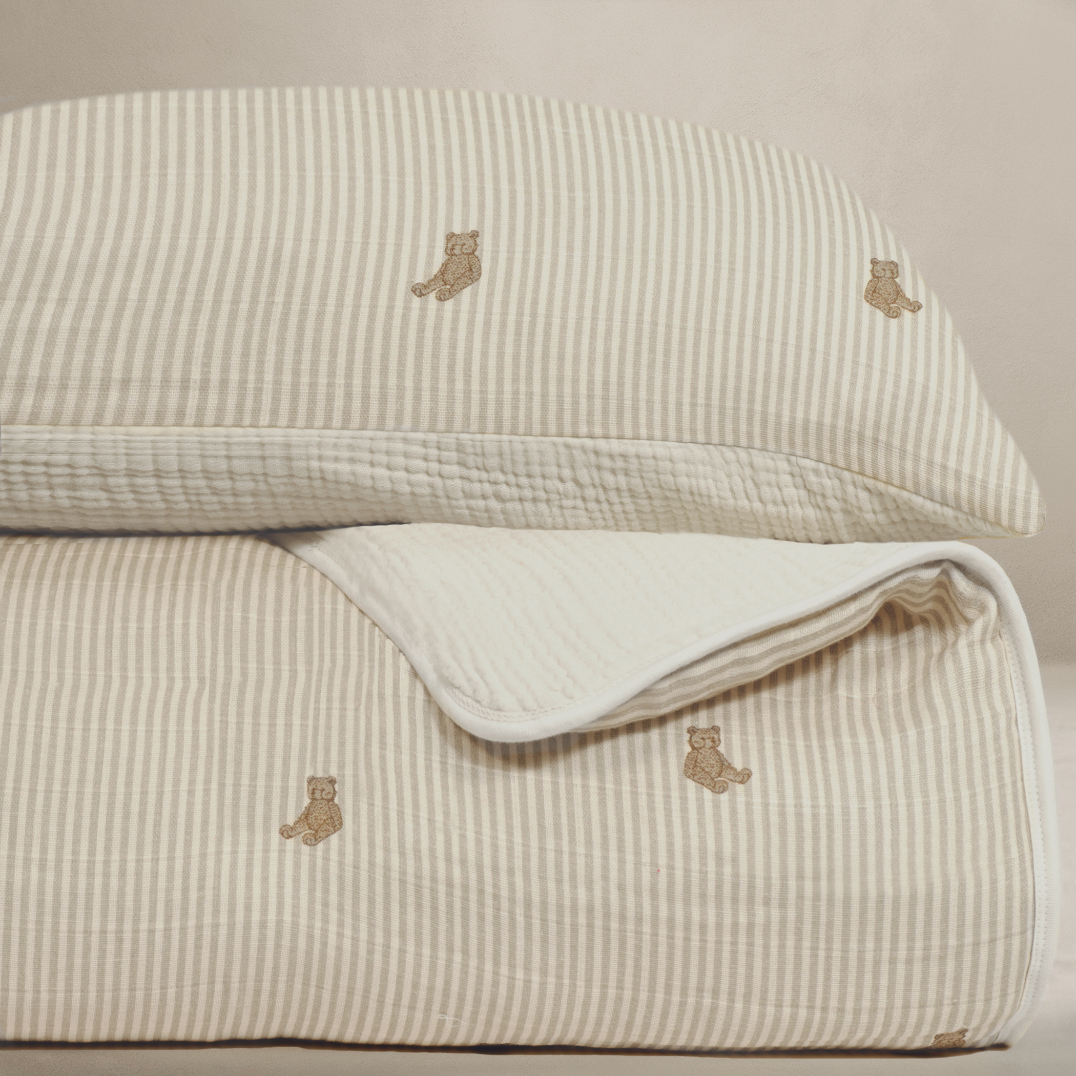 Oilo Bear Premium Muslin Crib Quilt & Sham