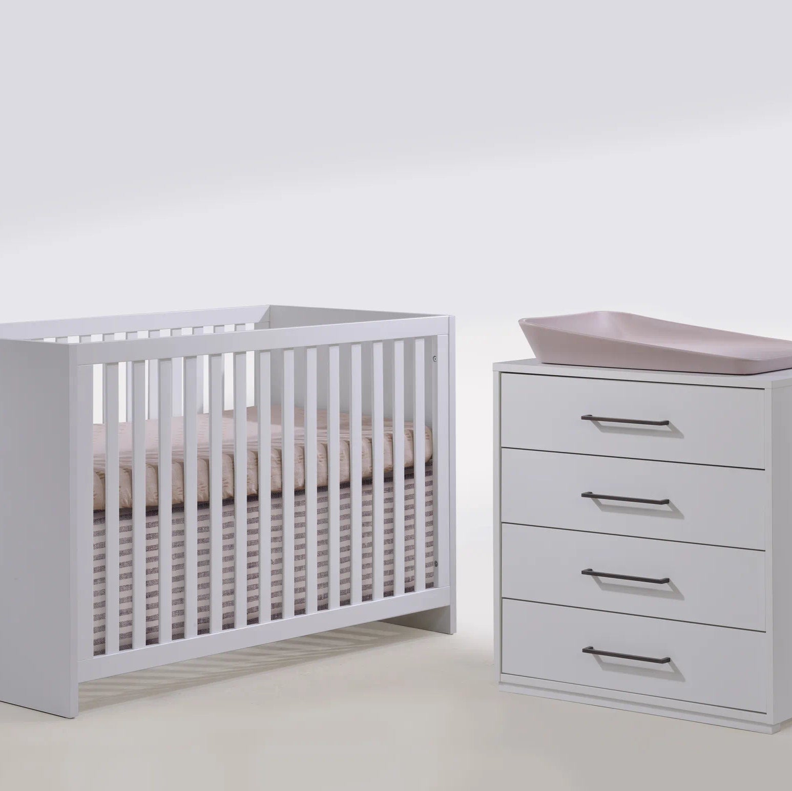Tulip Contempo Crib + 4-Drawer Dresser Set
