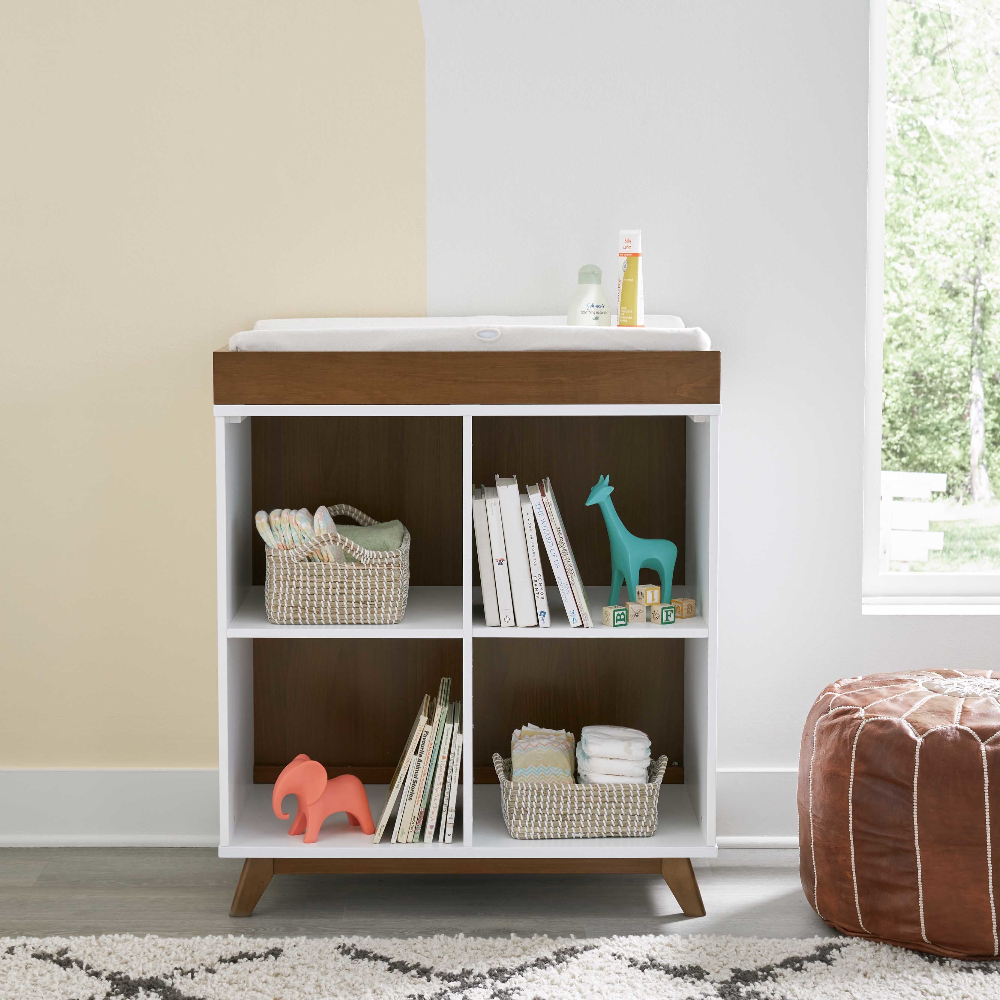 DaVinci Otto Convertible Changing Table and Cubby Bookcase