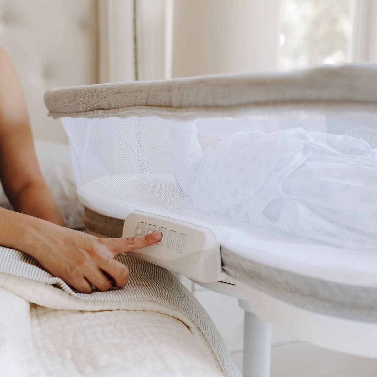 Halo Bassinest Luxe Series Vibrating Bassinet